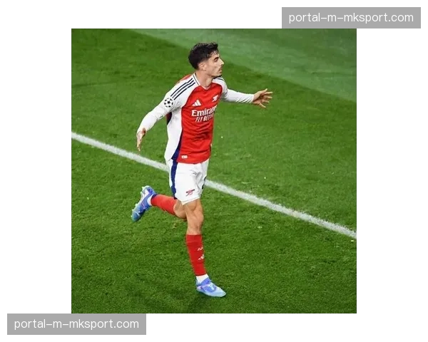 战报：十人阿森纳客场2-1绝杀布伦特福德，萨卡点射，哈弗茨补时头球制胜